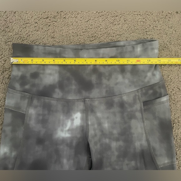 Champion Tie-Dye Cropped Activewear Leggings, Size M - Picture 10 of 12